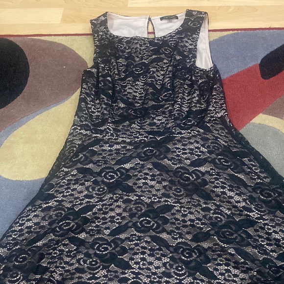 dress - Picture 1 of 2